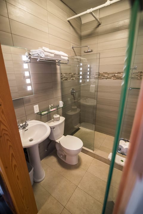 Deluxe Quadruple Room, 2 Double Beds, Mountain View | Bathroom | Free toiletries, towels