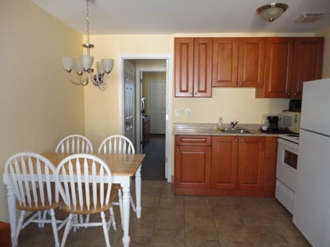 Family Suite | Private kitchen | Mini-fridge, coffee/tea maker