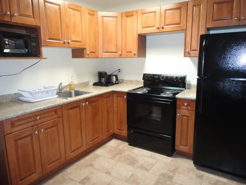 Apartment, Multiple Beds, Kitchen | Private kitchen | Mini-fridge, coffee/tea maker