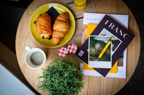 Daily continental breakfast (EUR 14 per person)