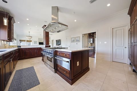 Villa Blanco - Luxury Beach View Vacation House for Large Group with Private Pool and Boat Slip on Holiday Isle in Destin, FL - Five Star Properties Destin/30A