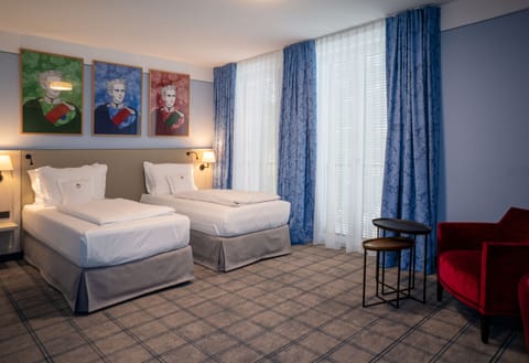 Deluxe Double Room | Hypo-allergenic bedding, minibar, in-room safe, individually decorated