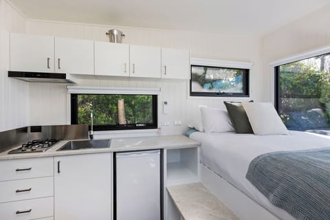 Premium Tiny Home - Sleeps 2 - Ocean View | Private kitchen | Microwave, electric kettle