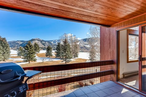 Balcony Nottingham Lake & Beaver Creek Views - No More Grill per HOA Rules