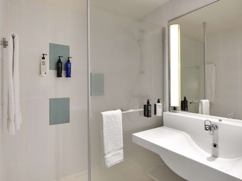 Combined shower/tub, eco-friendly toiletries, hair dryer, towels