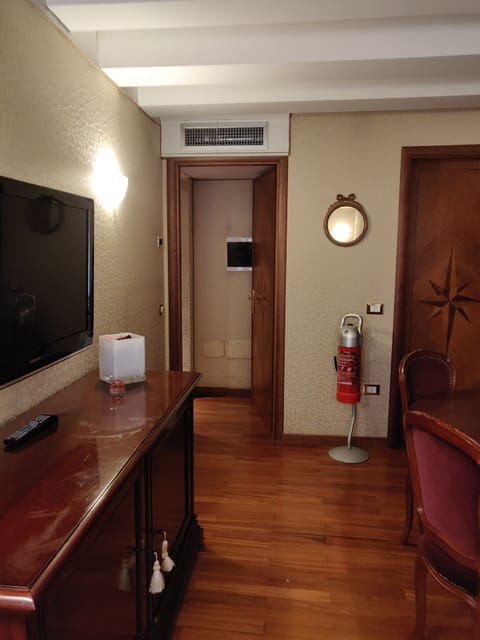 Suite | Living area | Flat-screen TV