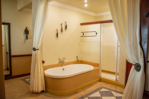 Double Room | Bathroom | Separate tub and shower, towels