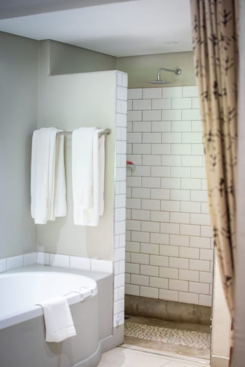 Twin Room, Park View | Bathroom | Separate tub and shower, towels