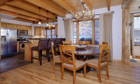 MMH 3 Coyote Bluff, Dining, 2