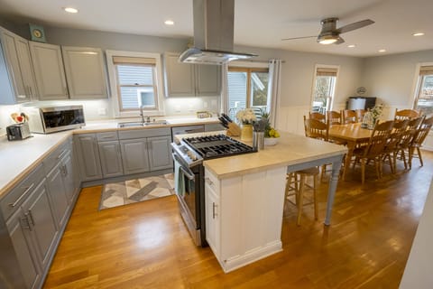 Main Level | Kitchen | Dining