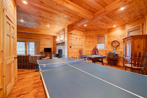 Cabin, 4 Bedrooms | Game room