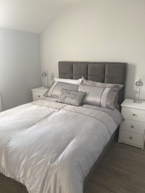 Apartment | 3 bedrooms, iron/ironing board, free WiFi, bed sheets