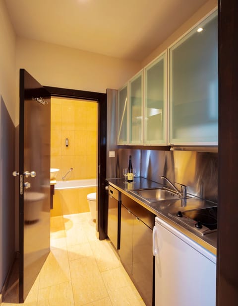 Superior Apartment | Bathroom | Hair dryer, towels, soap, shampoo