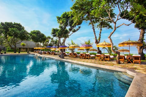 Outdoor pool, pool umbrellas, sun loungers