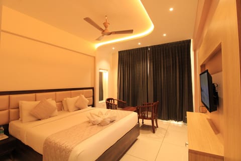Deluxe Room (AC) | Premium bedding, free WiFi, bed sheets