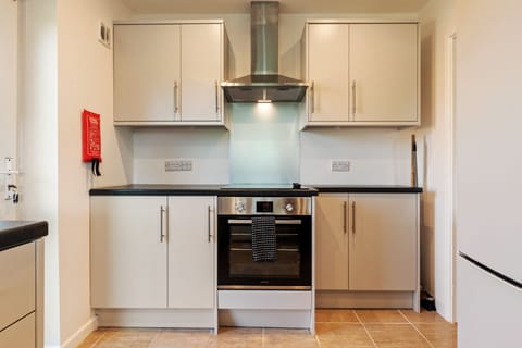 Cottage with Hot Tub, Parking, Dog Friendly