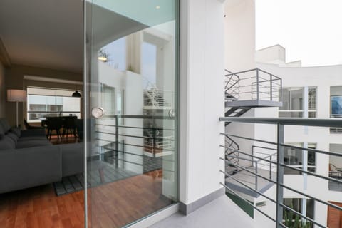 Deluxe Apartment | Balcony