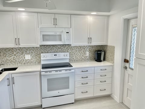 Fully furnished kitchen.