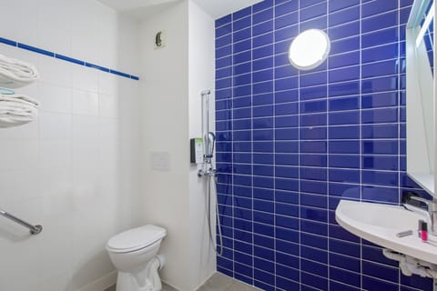 Standard Room, 1 Double Bed, Accessible | Bathroom | Shower, eco-friendly toiletries, hair dryer, towels
