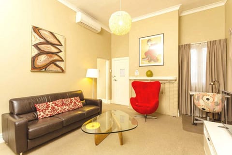 Deluxe Queen One Bedroom Apartment | Living room | TV