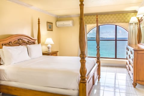 Honeymoon Room, Pool View | In-room safe, free WiFi, bed sheets