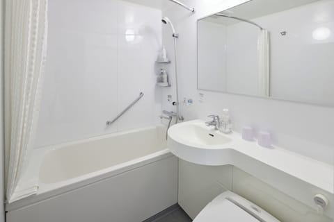 Superior Twin Room, Non Smoking | Bathroom | Free toiletries, hair dryer, slippers, electronic bidet