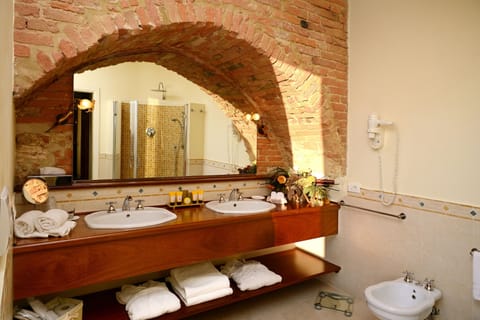 Suite, Multiple Beds, Valley View | Bathroom | Shower, rainfall showerhead, designer toiletries, hair dryer