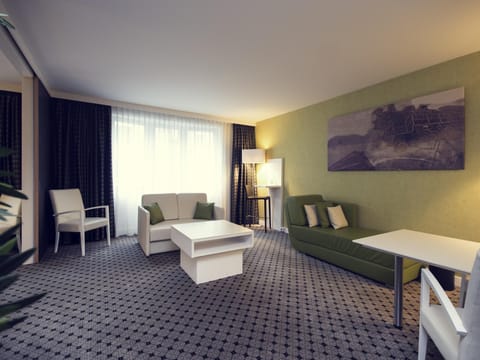 Executive Suite, 1 Double Bed | Minibar, in-room safe, desk, blackout drapes