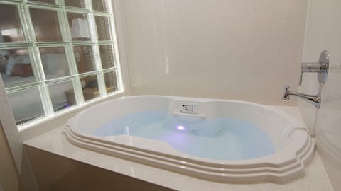 Romantic Room, 1 King Bed, Jetted Tub | Free WiFi