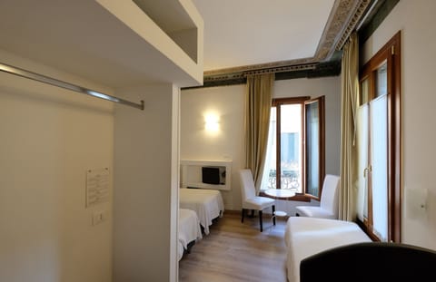 Comfort Room | Premium bedding, down comforters, in-room safe, individually decorated