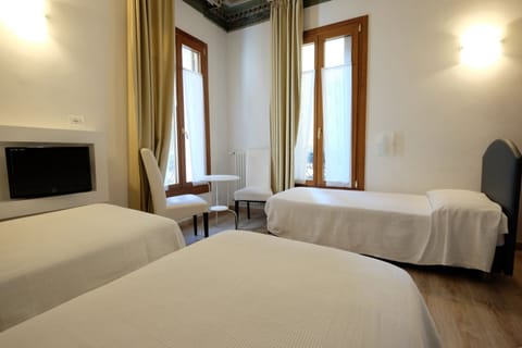 Comfort Room | Premium bedding, down comforters, in-room safe, individually decorated