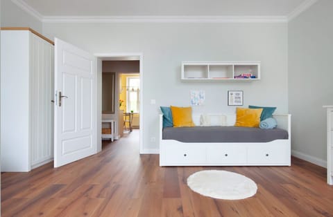 Superior Apartment | 2 bedrooms, iron/ironing board, free WiFi, bed sheets