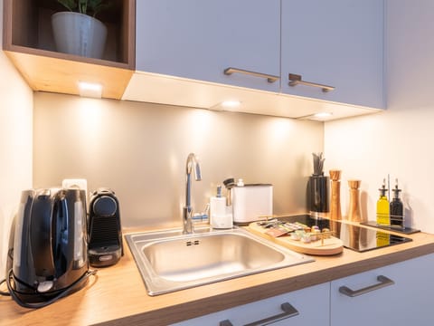 Single Suite M | Private kitchen | Electric kettle