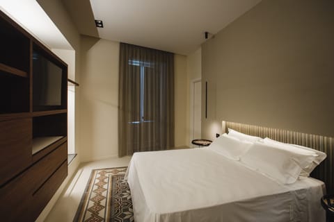 Junior Studio Suite | Premium bedding, down comforters, pillowtop beds, minibar