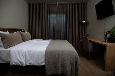 Comfort Double Room | Desk, iron/ironing board, free WiFi