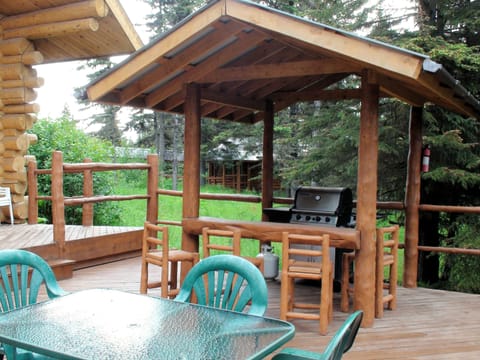 Wise Old Hunter Lodge | Terrace/patio