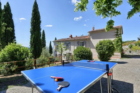 Cloud, Sky, Plant, Building, Property, Sports Equipment, Window, Tree, Net Sports, House