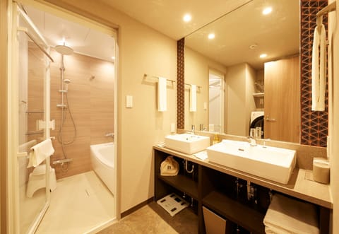 Grand Japanese Room, Non Smoking (Basement floors may be assigned) | Bathroom | Separate tub and shower, free toiletries, hair dryer, slippers