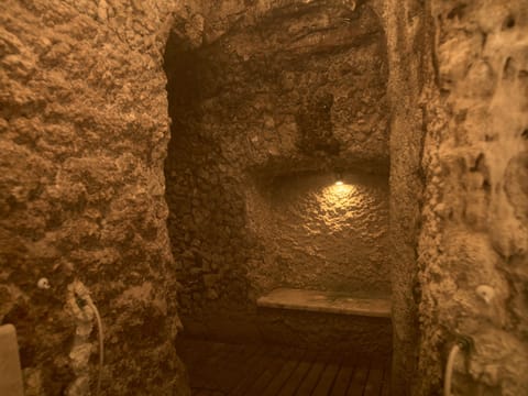 Couples treatment rooms, sauna, hot tub, steam room, hot springs