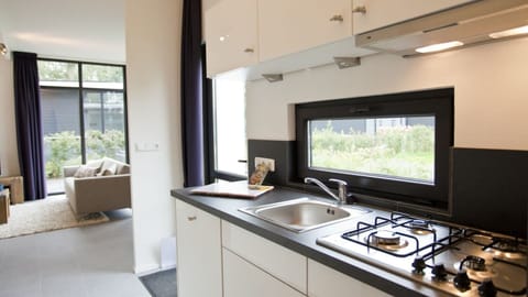 Cube la Mer 4 | Private kitchen | Microwave, coffee/tea maker, cookware/dishes/utensils, dining tables