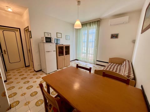 Apartment, 1 Bedroom, Balcony | Dining