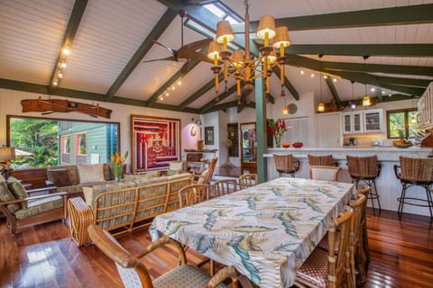 Tropical touches throughout the Hanalei home