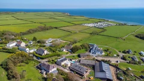 Windy Ridge - 5 Bedroom Holiday Home - Oxwich (506)