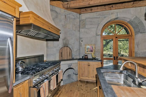 Kitchen Cooking Area