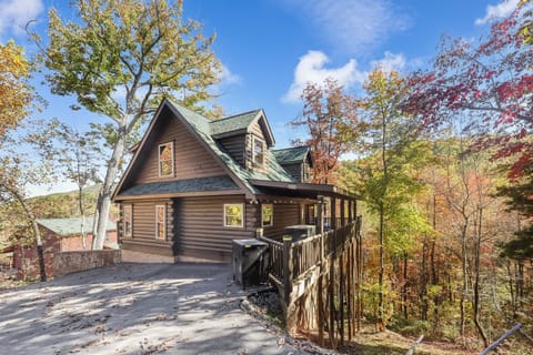 Modern cabin near Pigeon Forge