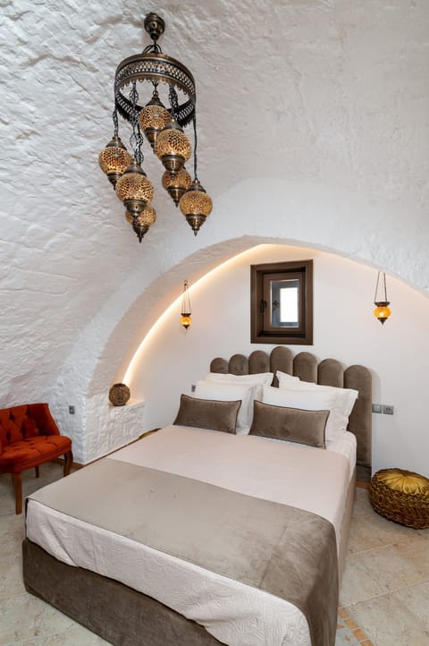 Thalia - Deluxe Cave room | In-room safe, individually decorated, individually furnished