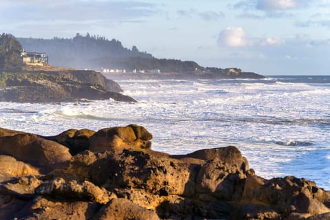 Thundering Sea, Enjoy the Bay Directly From Your Private Patio