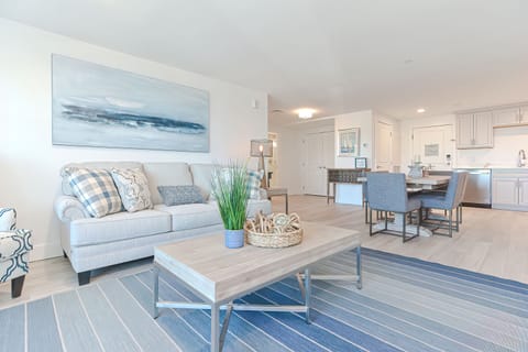 Luxury Condo, Balcony, Harbor View (209) | Living area | Smart TV, Netflix, Hulu, iPod dock
