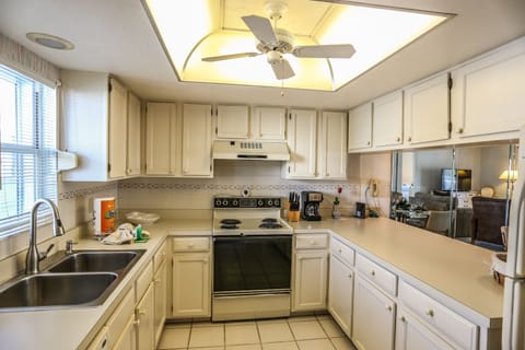 Condo, Multiple Beds (173 - No Pets Allowed) | Private kitchen | Fridge, microwave, oven, stovetop