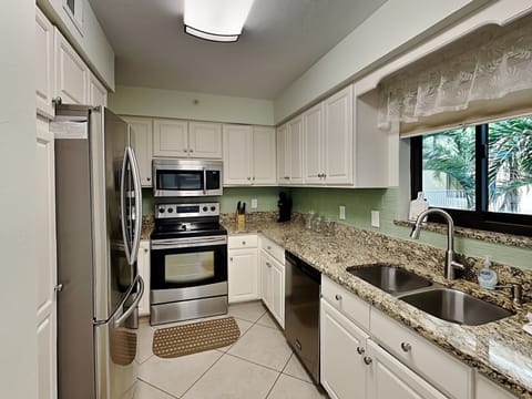 Condo, Multiple Beds, Balcony, Pool View (104 - No Pets Allowed) | Private kitchen | Fridge, microwave, oven, stovetop